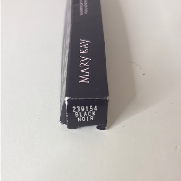 Mary Kay Waterproof Eyeliner Pencil - Picture 2 of 3